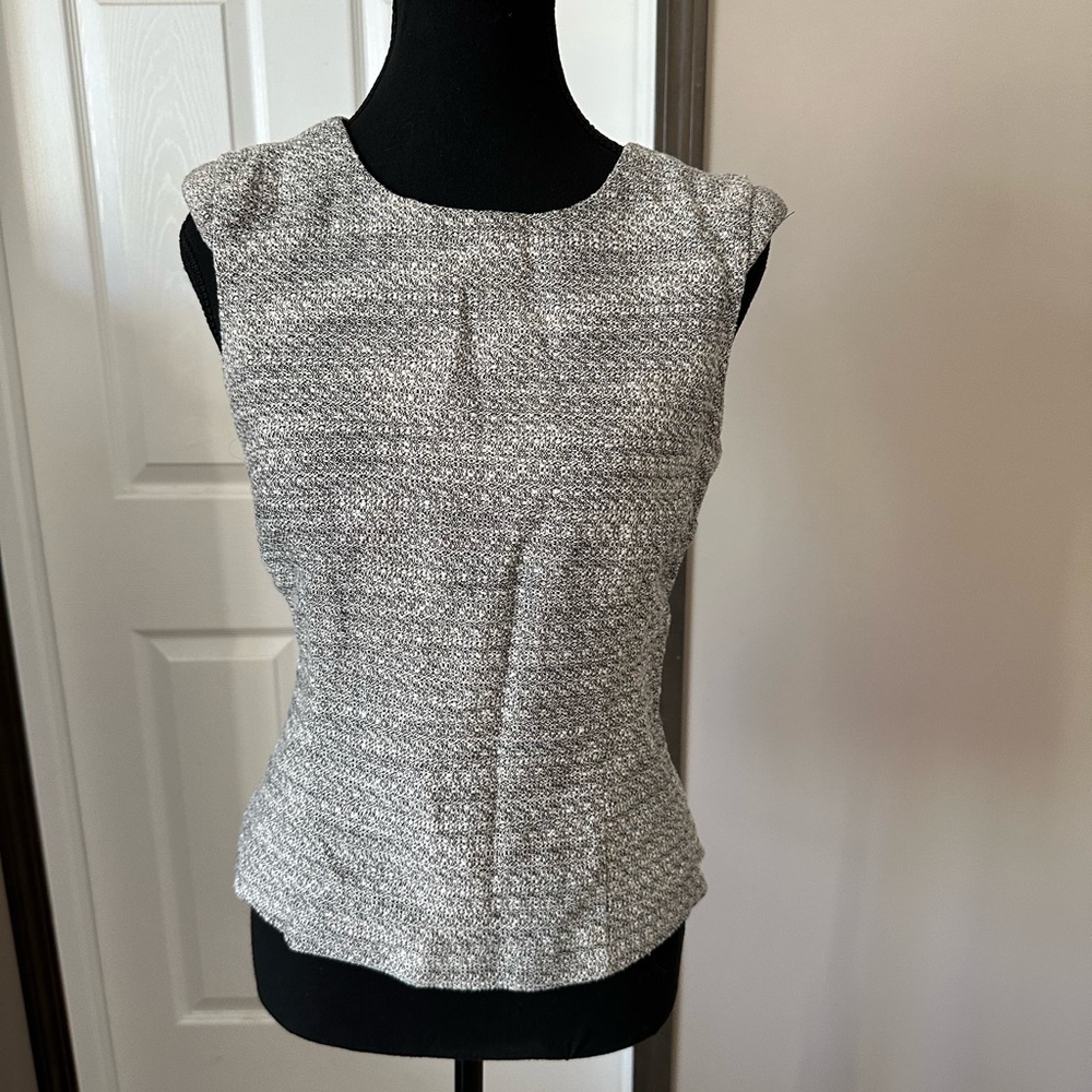 Suzy Shier Textured Gray Sleeveless Blouse
